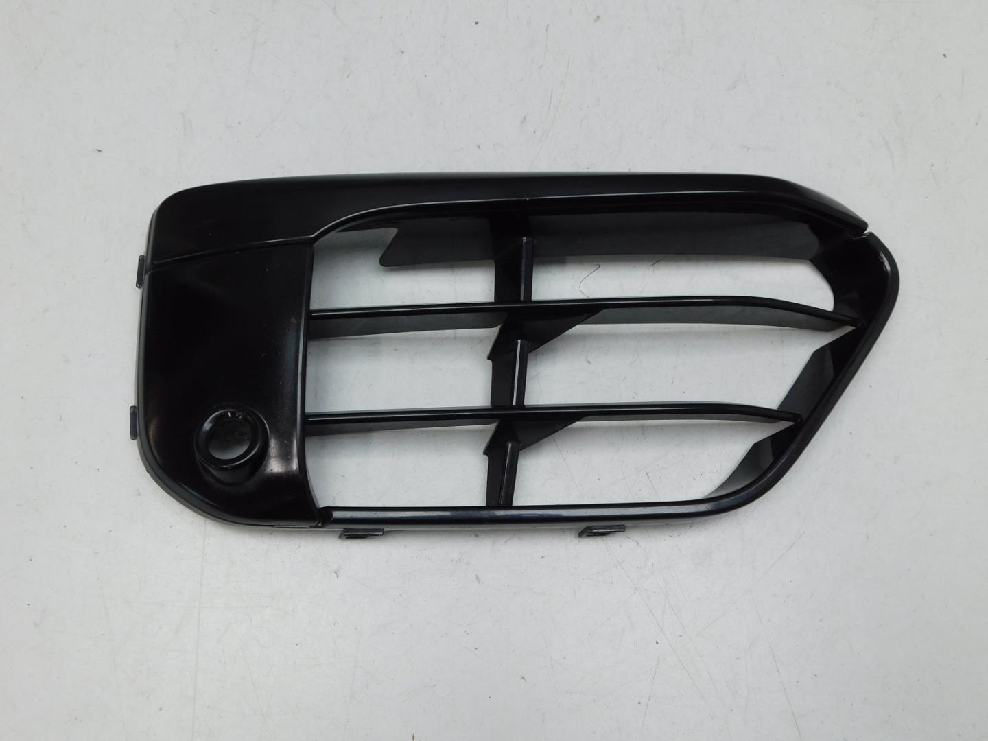 Решетка в бампер правая