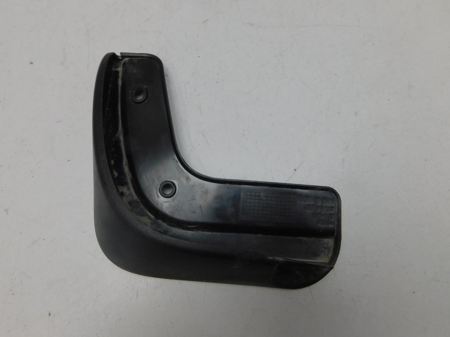 Брызговик передний левый