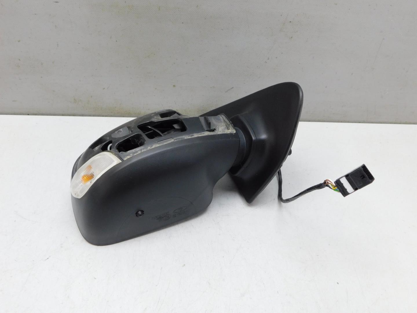 Зеркало правое электрическое