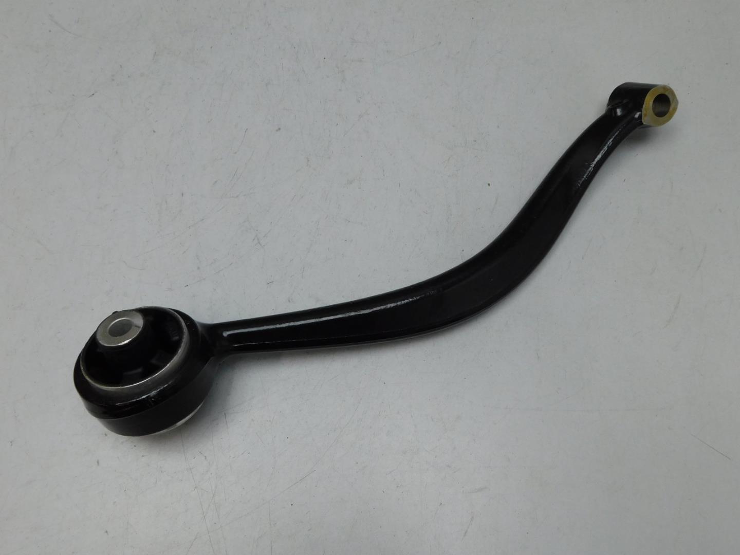 Рычаг передний левый