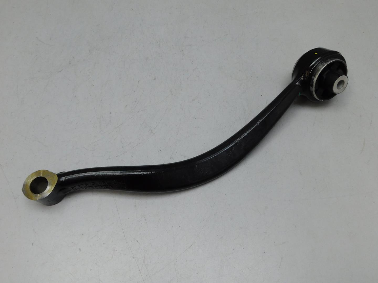 Рычаг передний левый