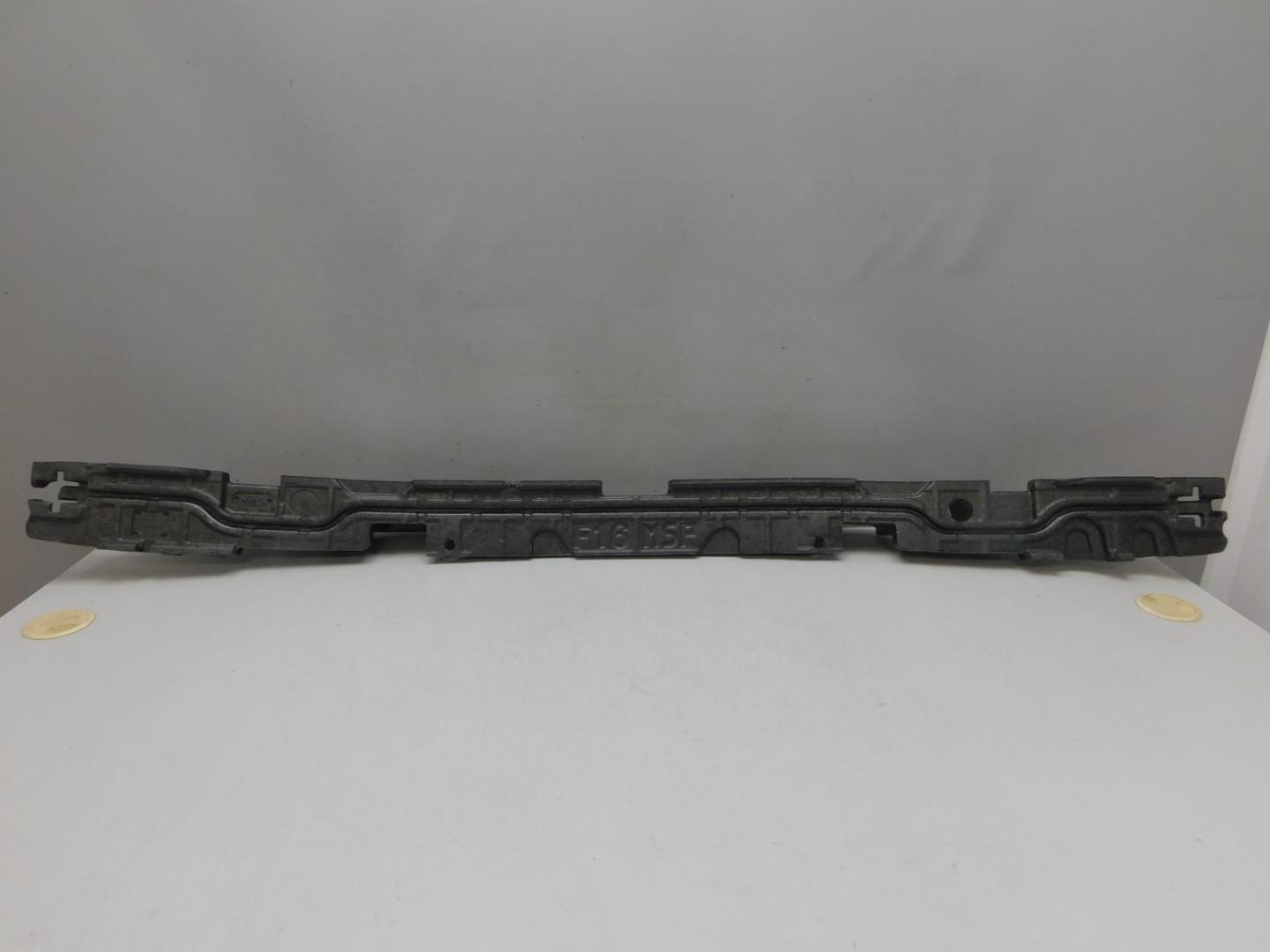 Усилитель переднего бампера