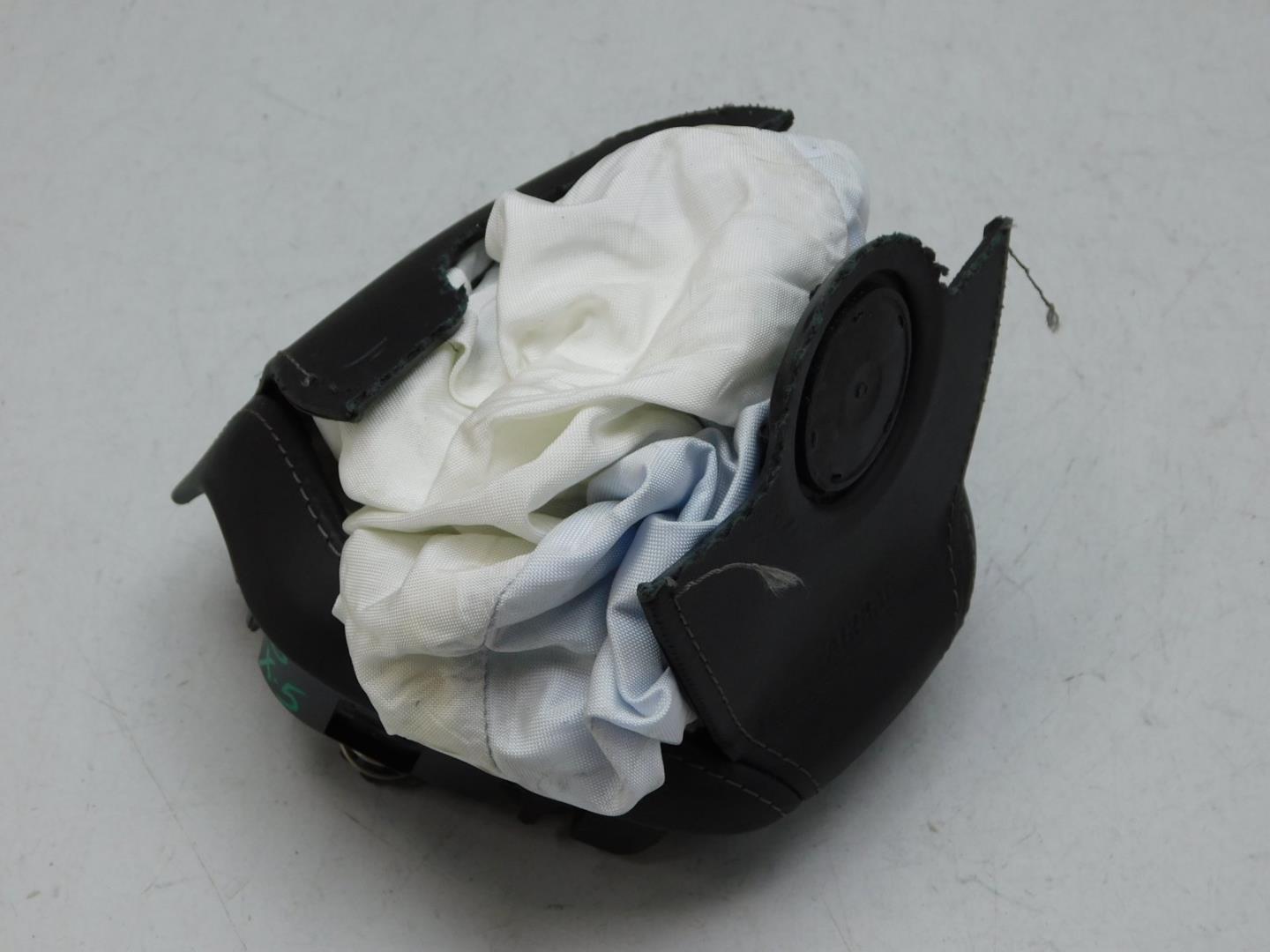 Подушка безопасности в рулевое колесо