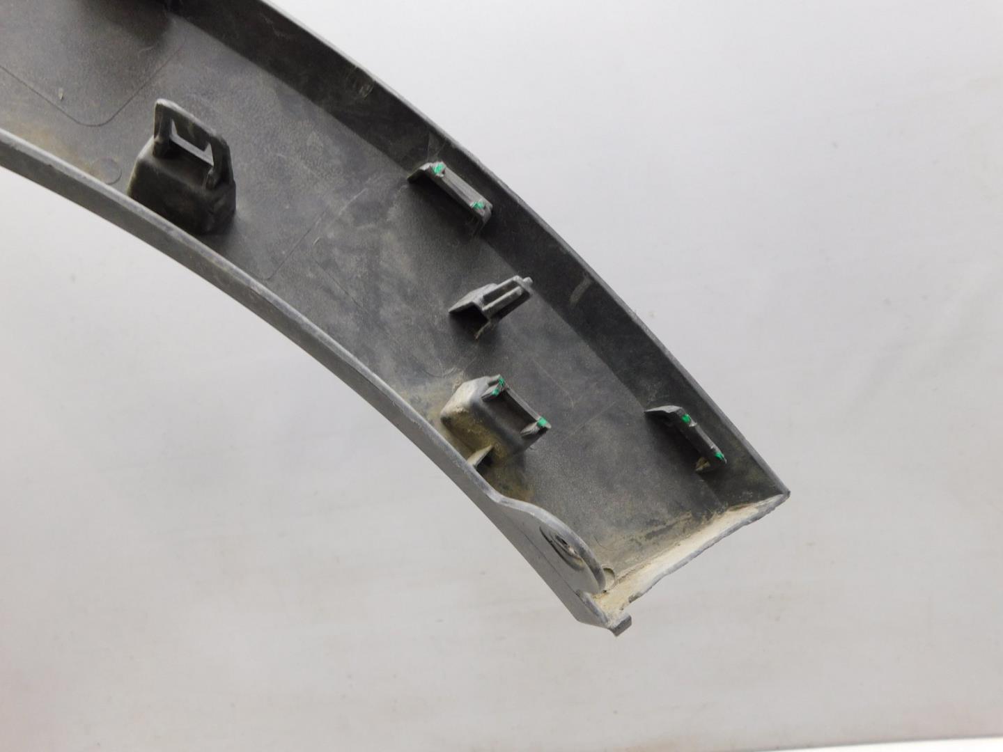 Накладка переднего крыла левого