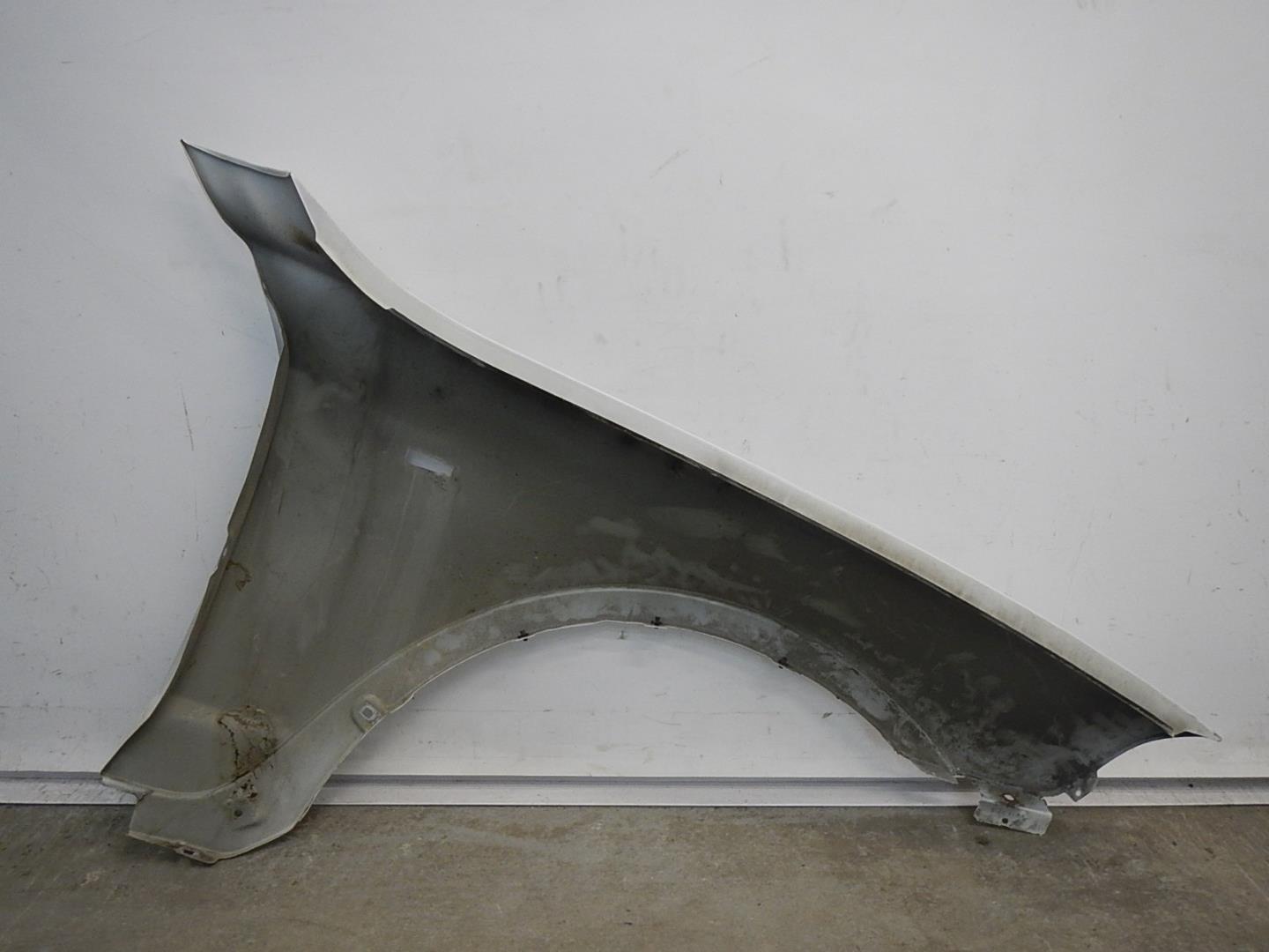 Крыло переднее левое