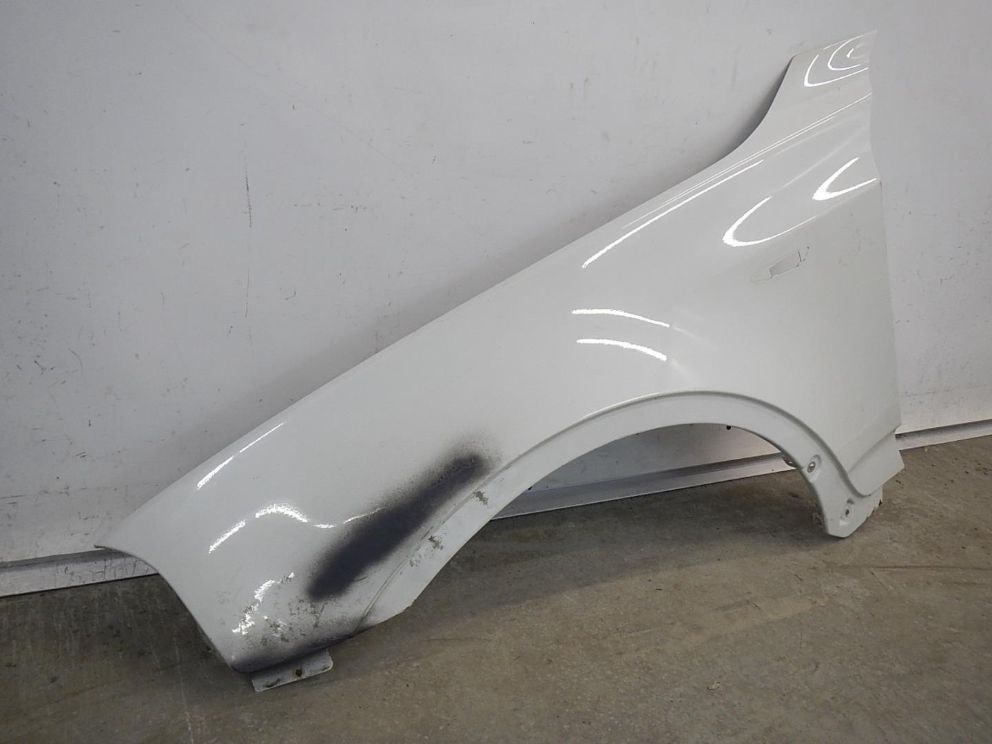 Крыло переднее левое