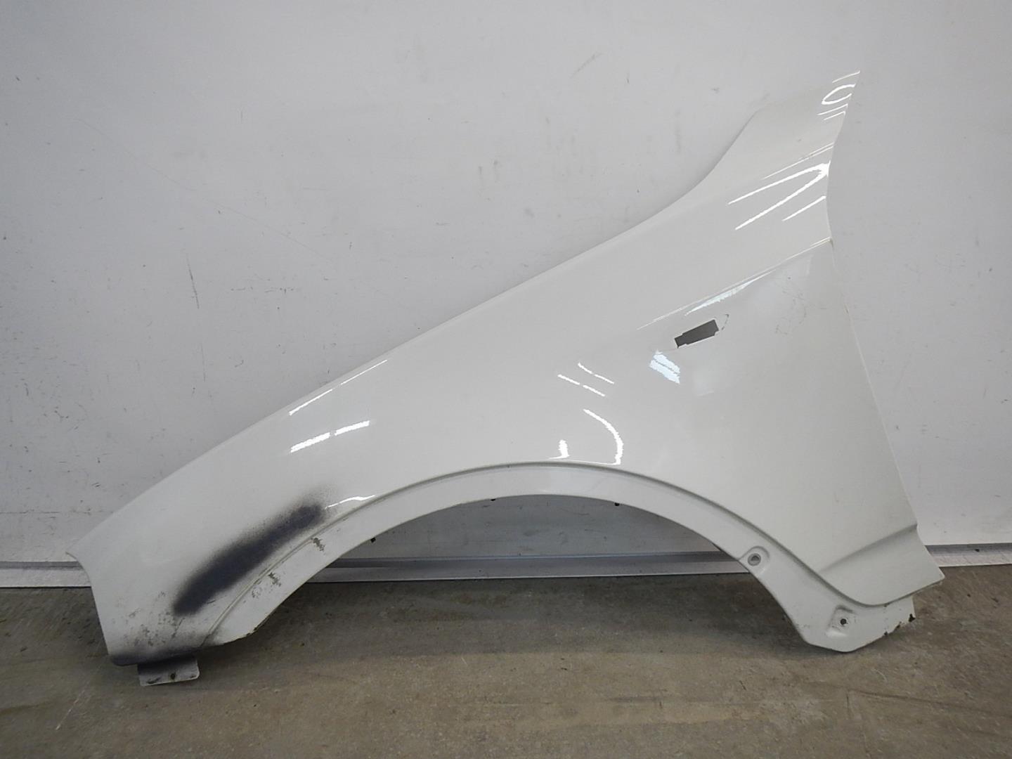 Крыло переднее левое