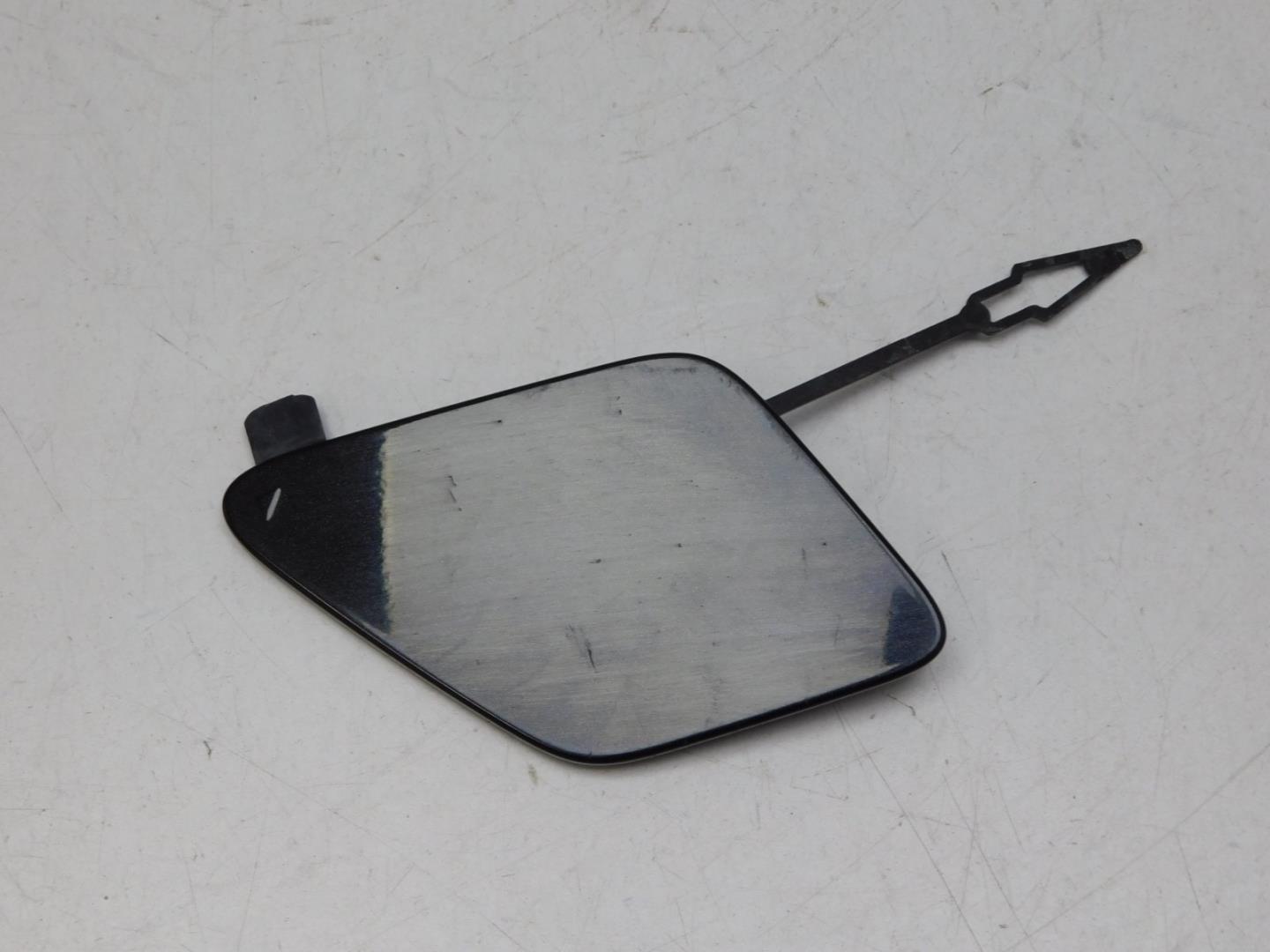 Заглушка буксировочного крюка