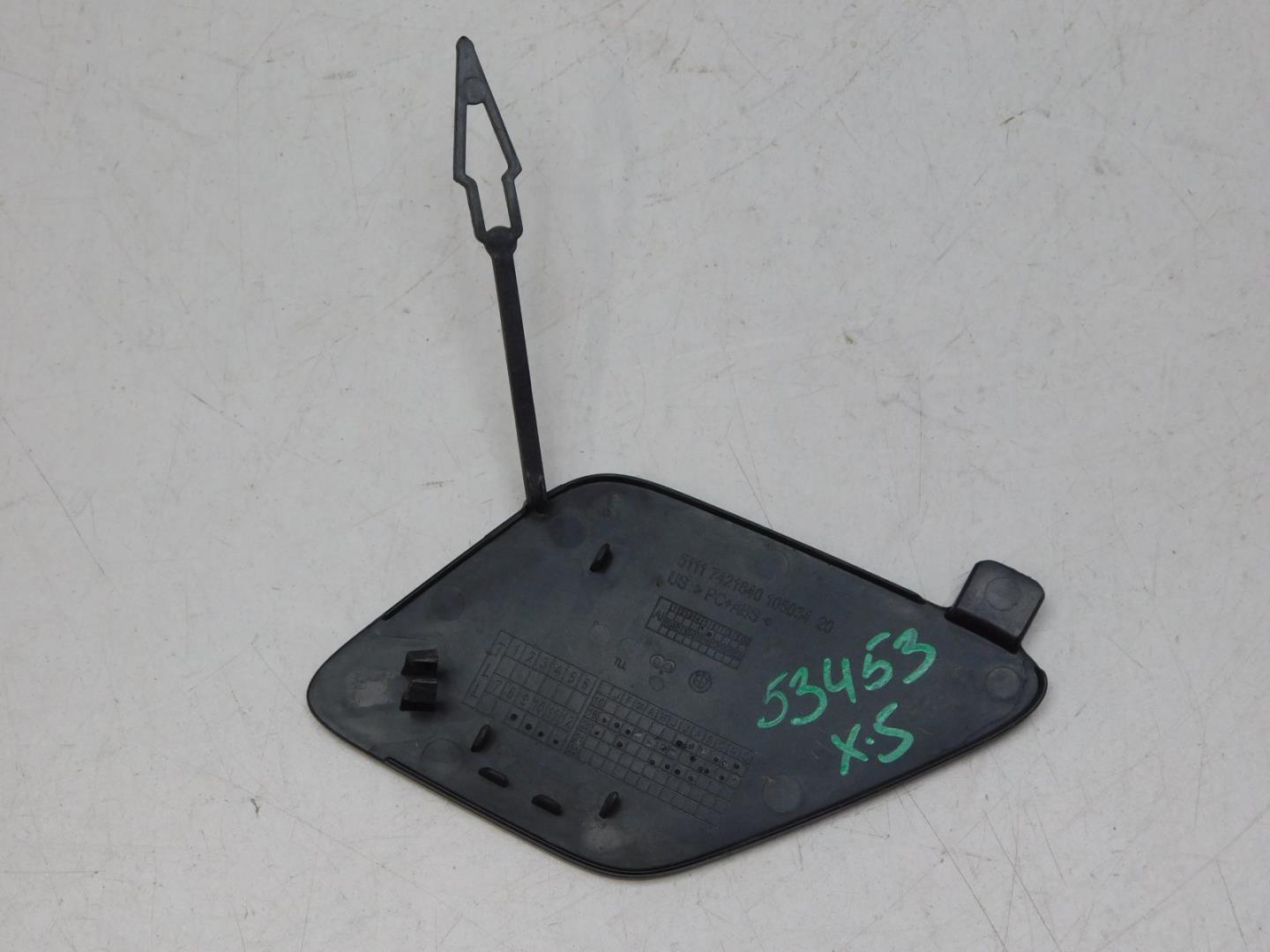 Заглушка буксировочного крюка