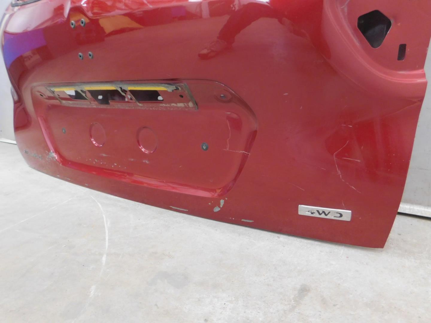 Дверь багажника