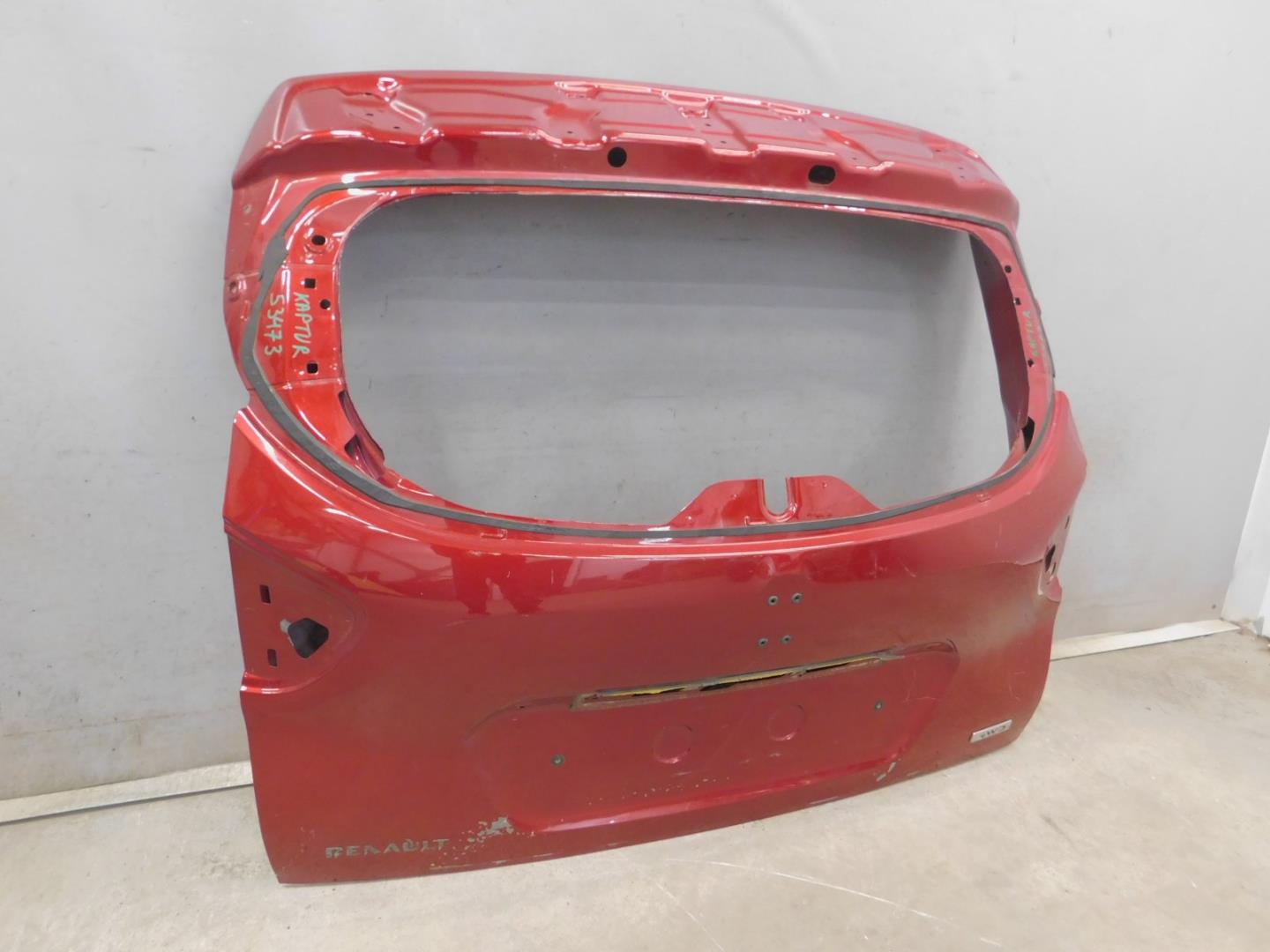 Дверь багажника