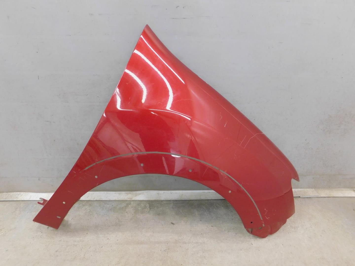 Крыло переднее правое