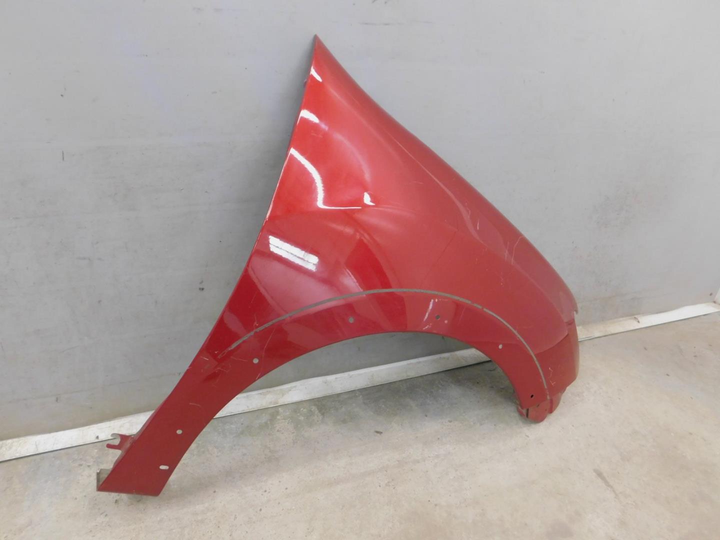 Крыло переднее правое