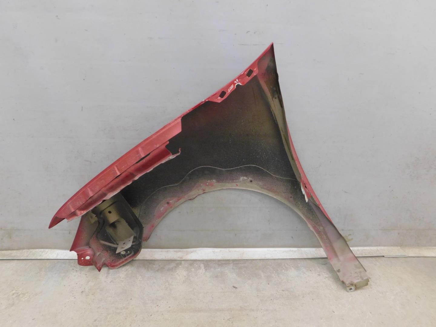 Крыло переднее правое