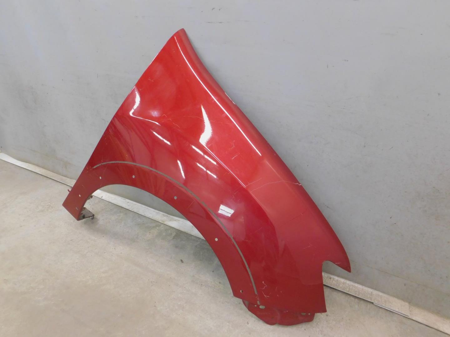 Крыло переднее правое