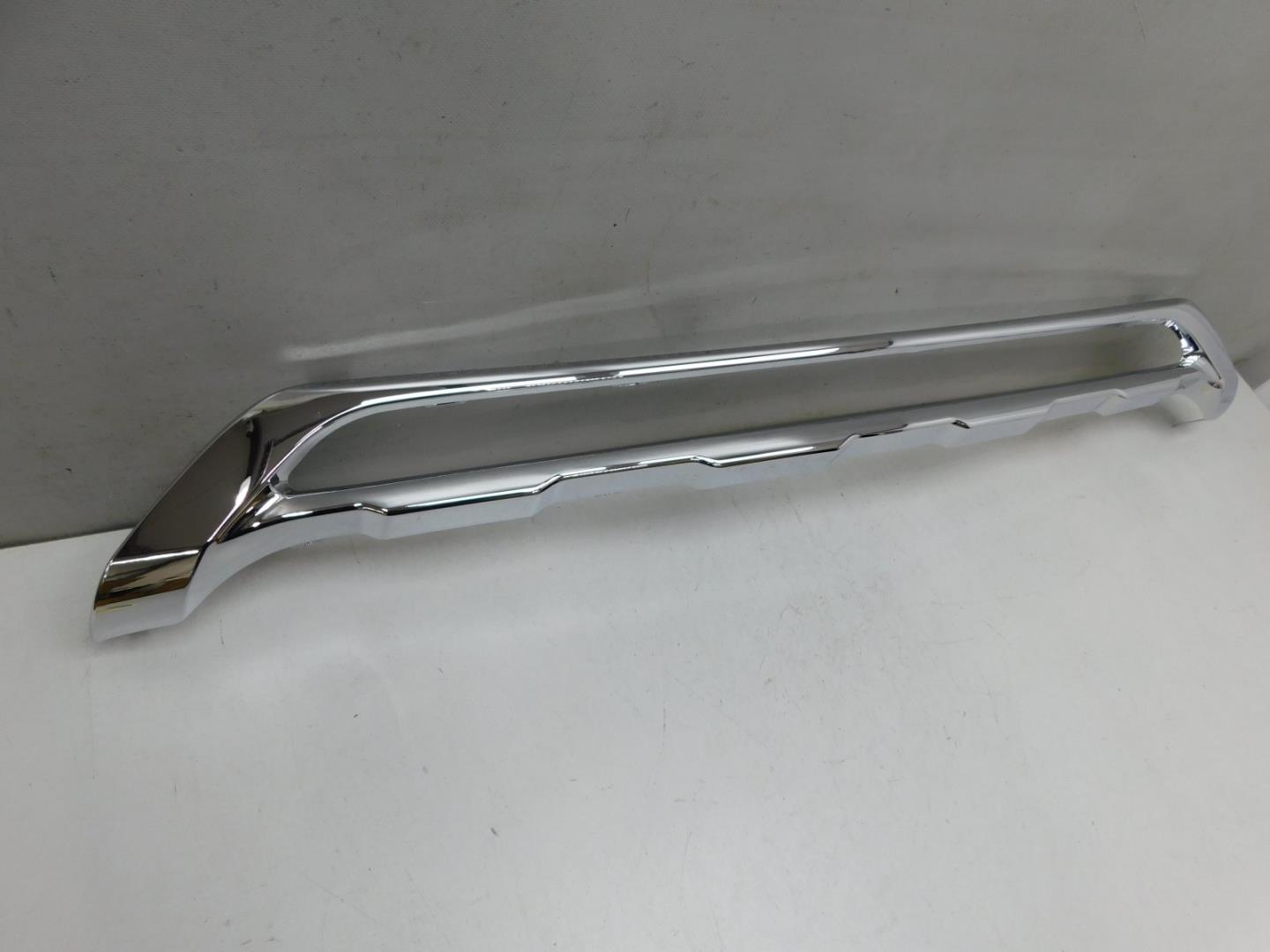 Накладка переднего бампера