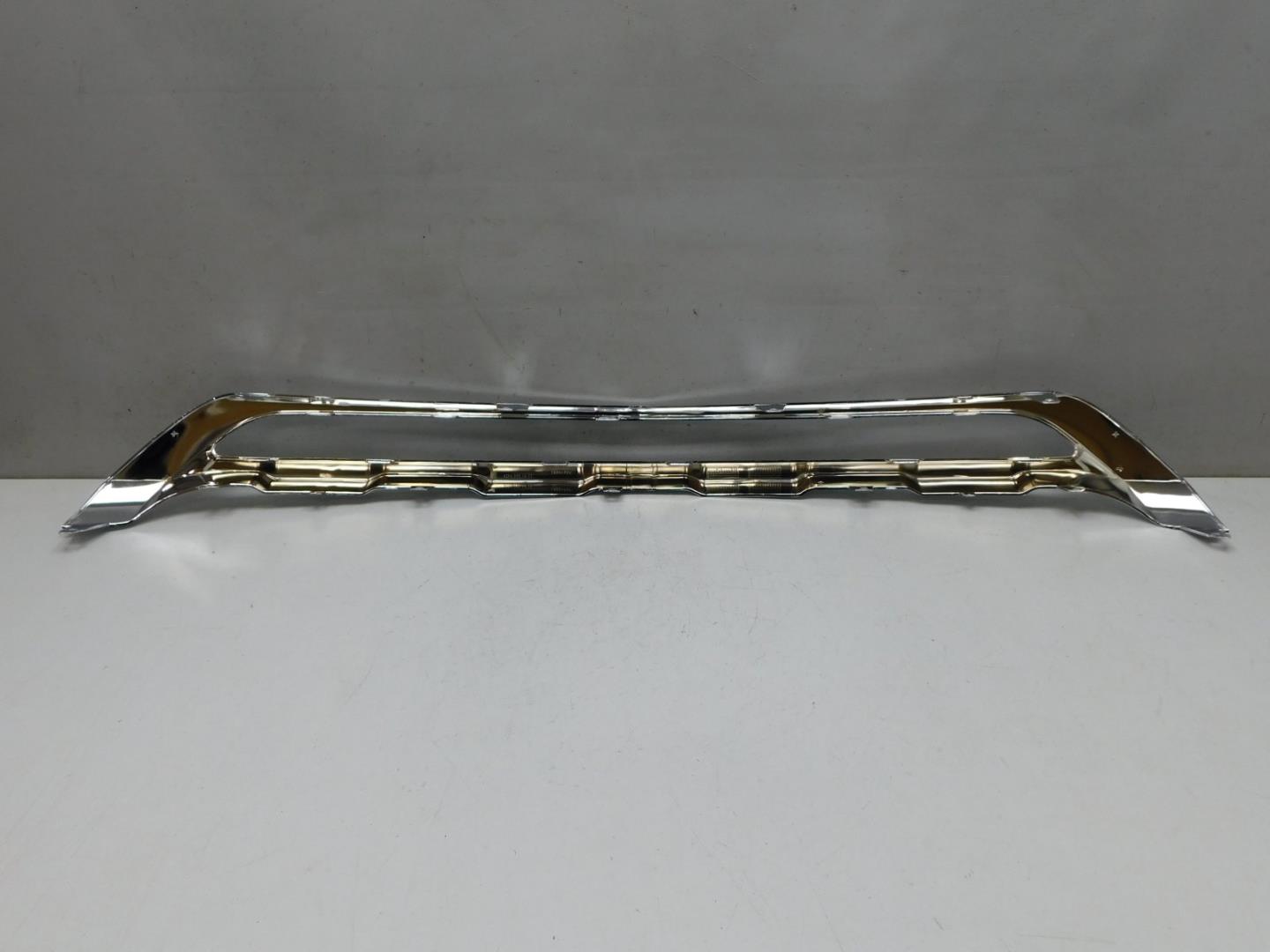 Накладка переднего бампера