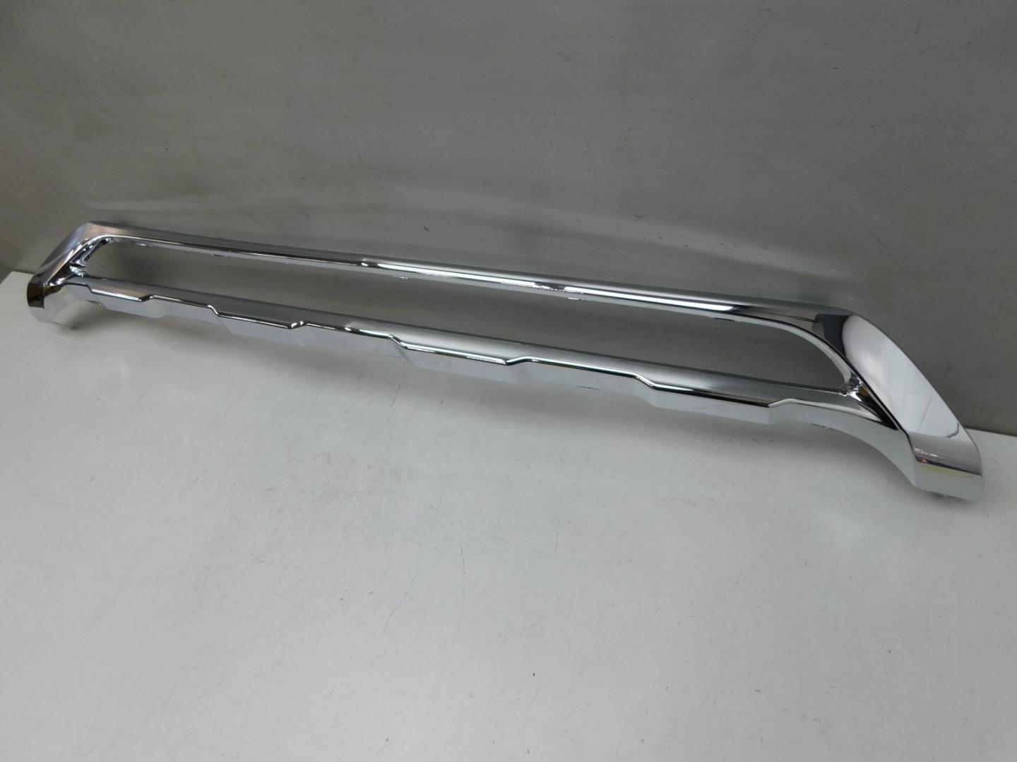 Накладка переднего бампера