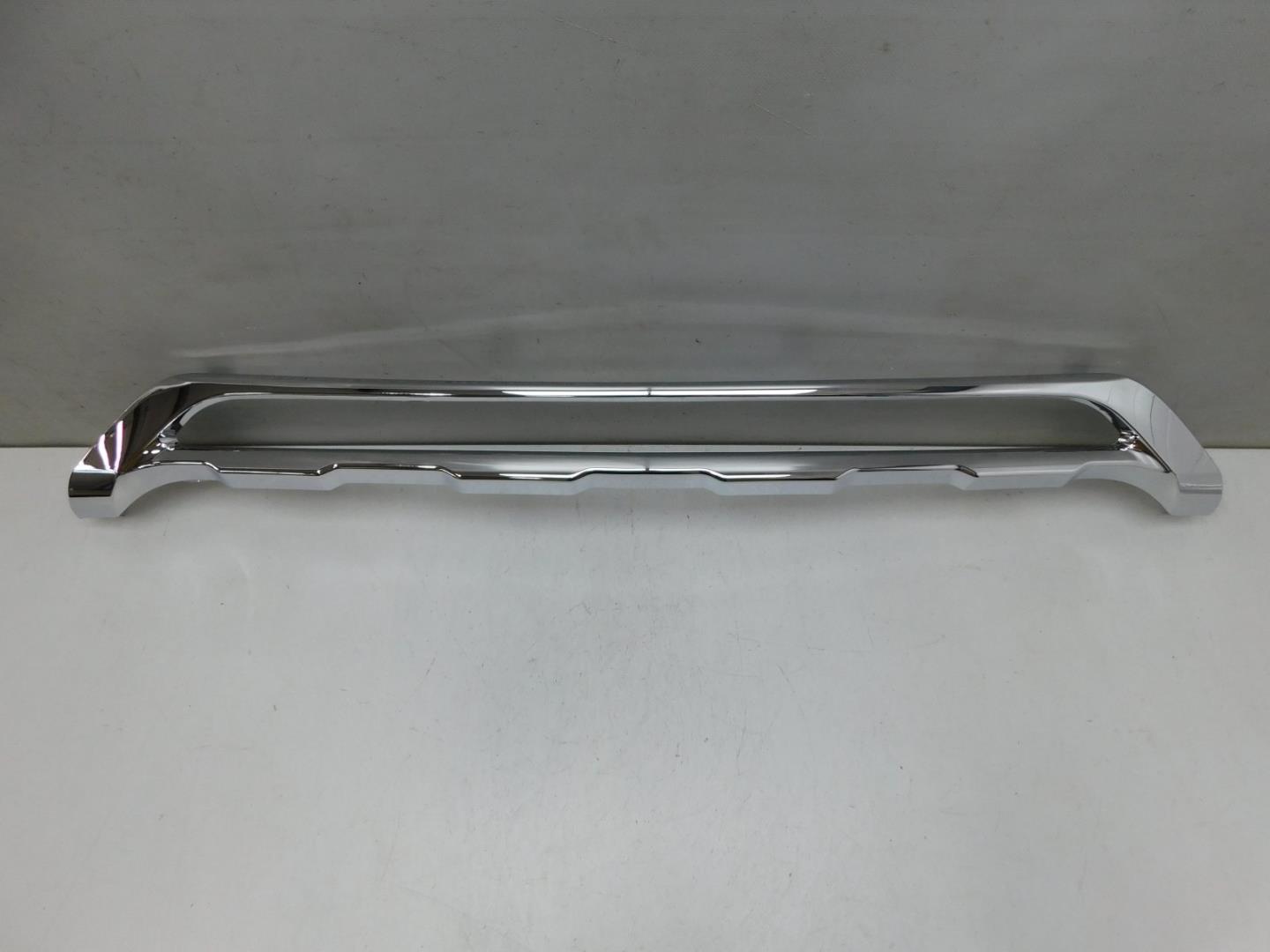 Накладка переднего бампера