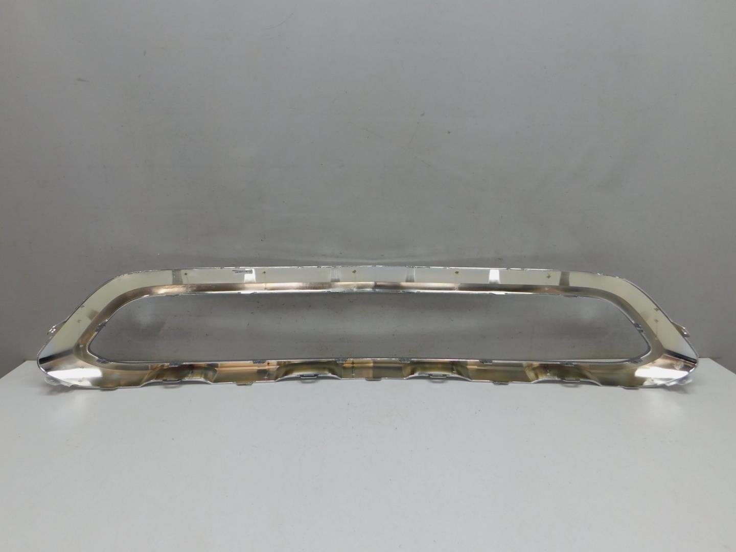 Накладка переднего бампера