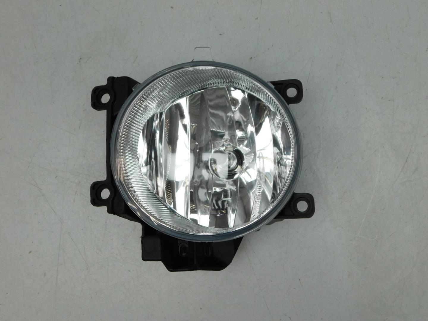 Фара противотуманная левая