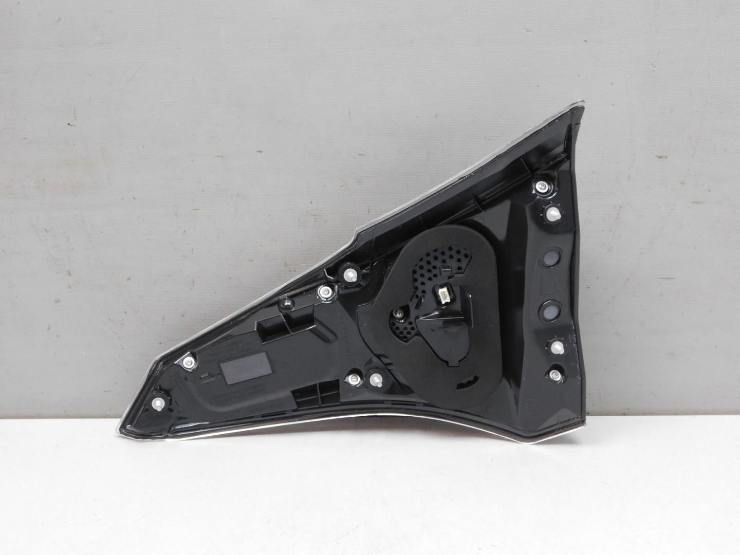 Фонарь задний внутренний левый