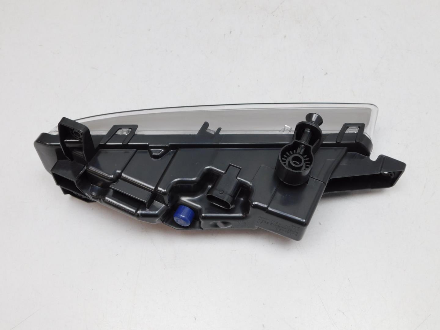 Фара противотуманная правая