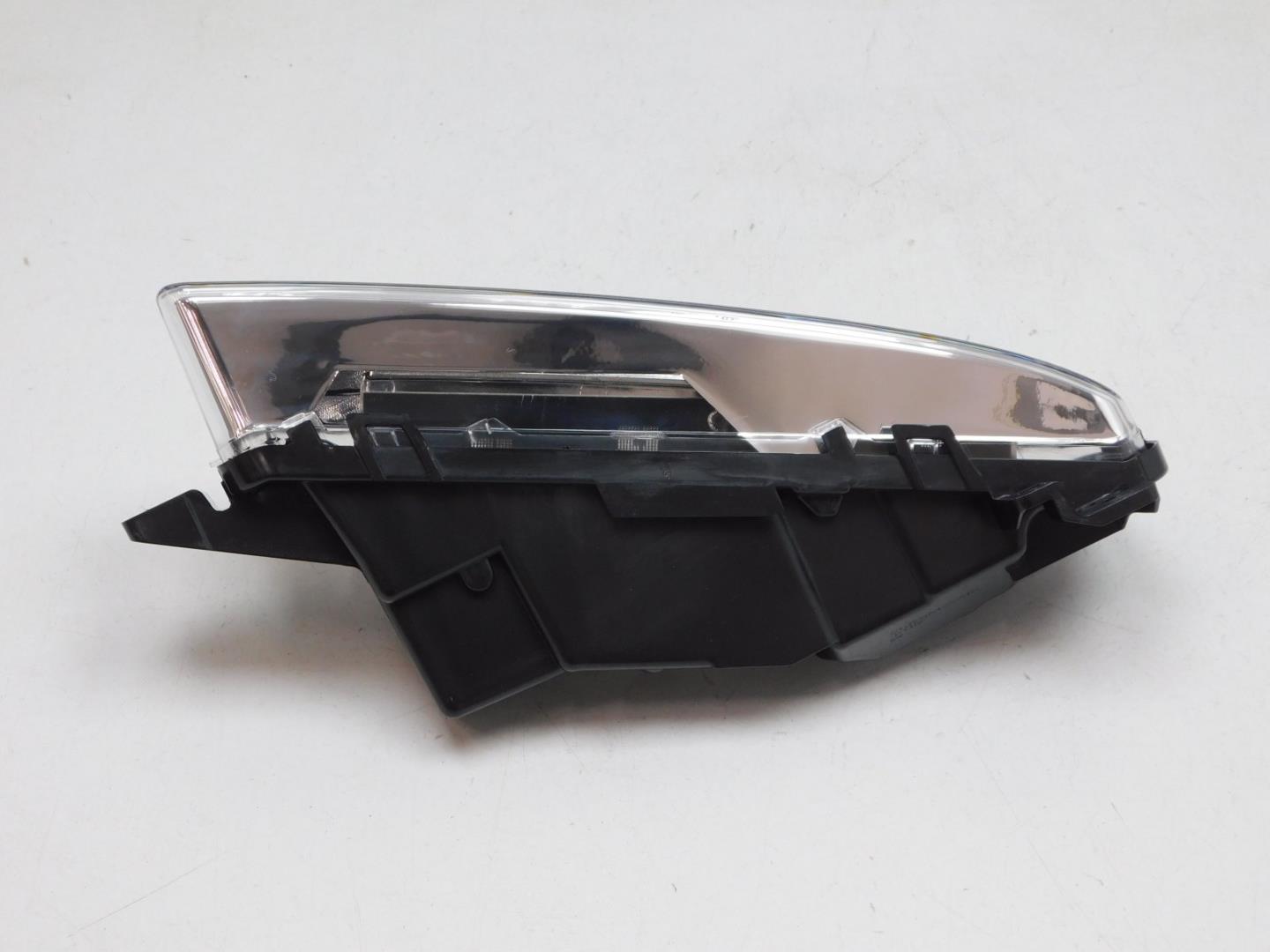 Фара противотуманная правая