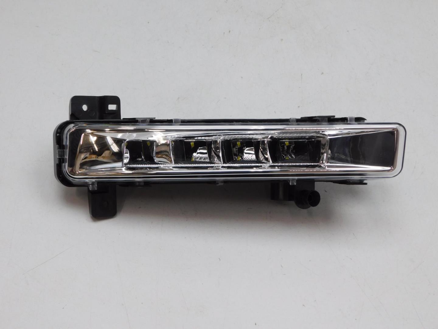 Фара противотуманная правая