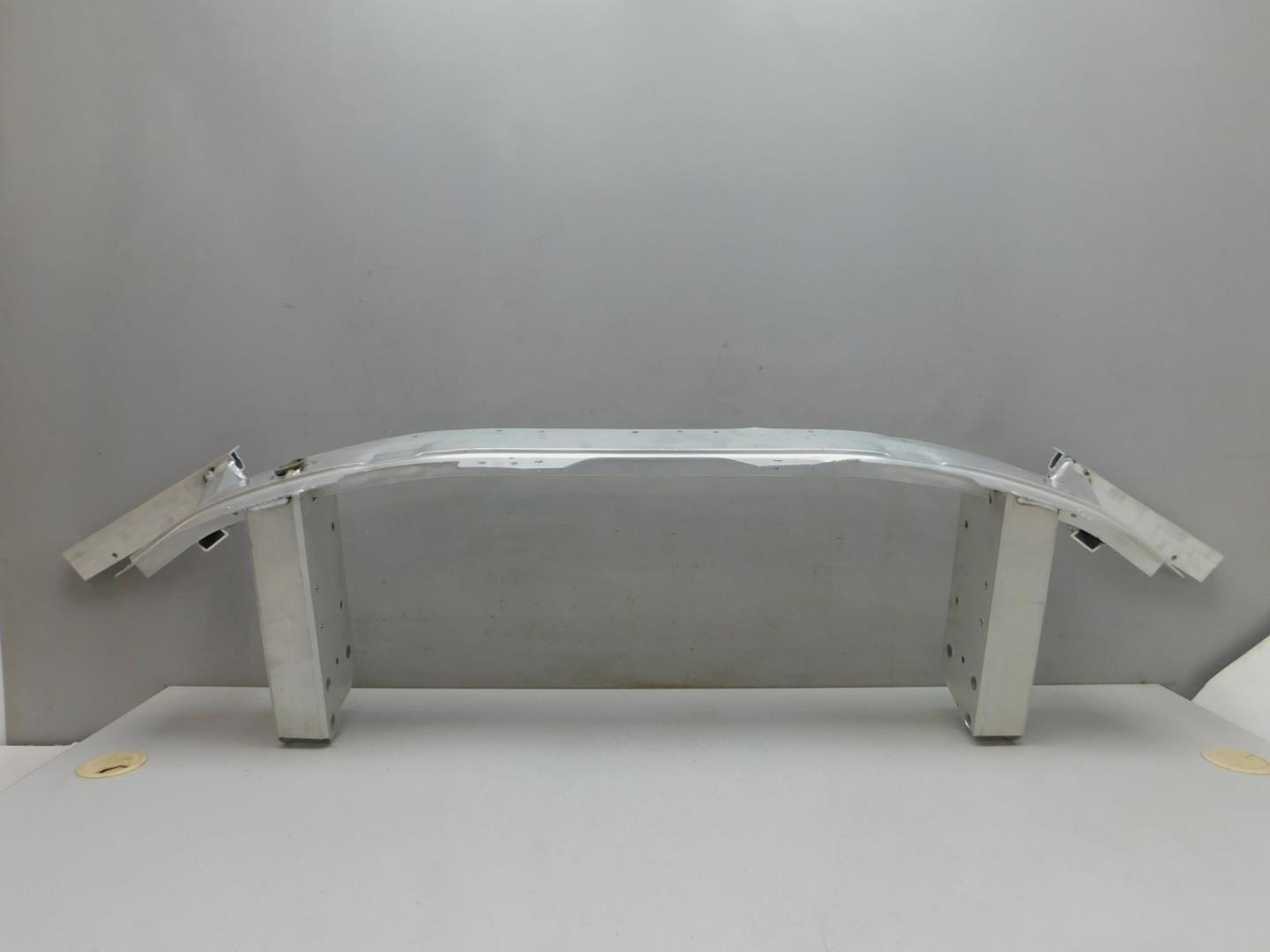 Усилитель переднего бампера