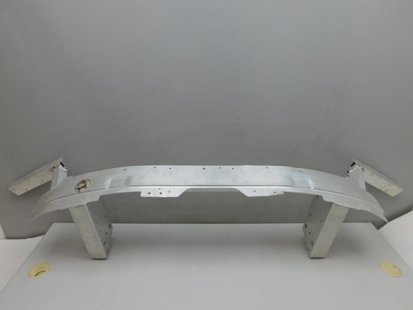 Усилитель переднего бампера