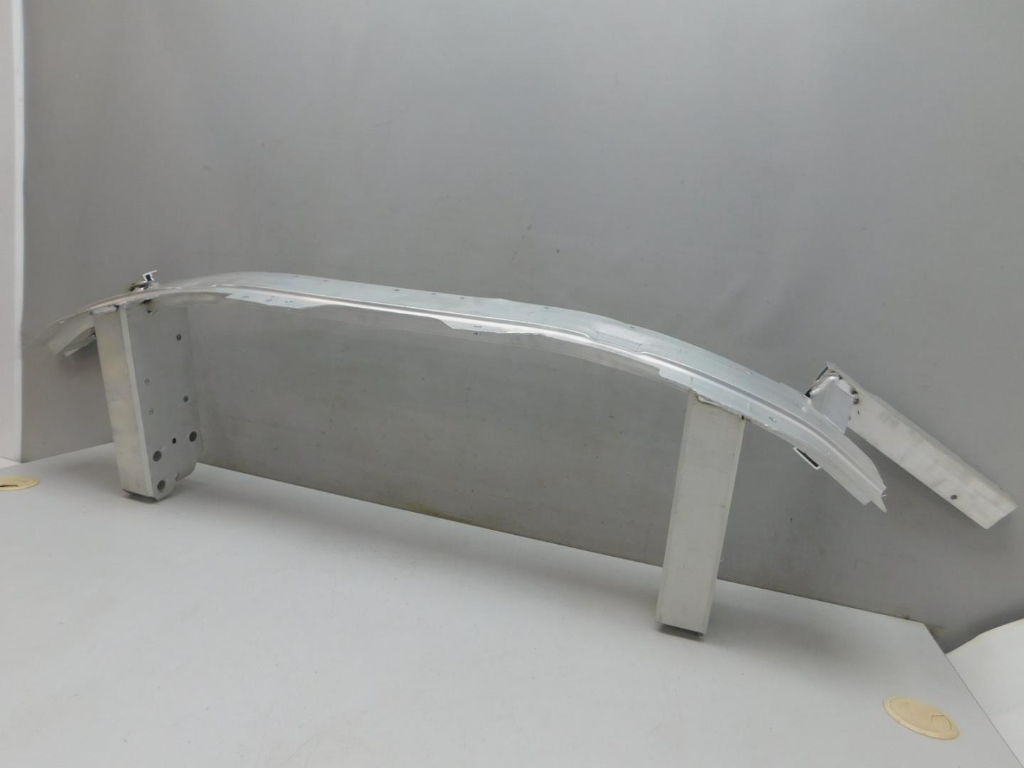 Усилитель переднего бампера