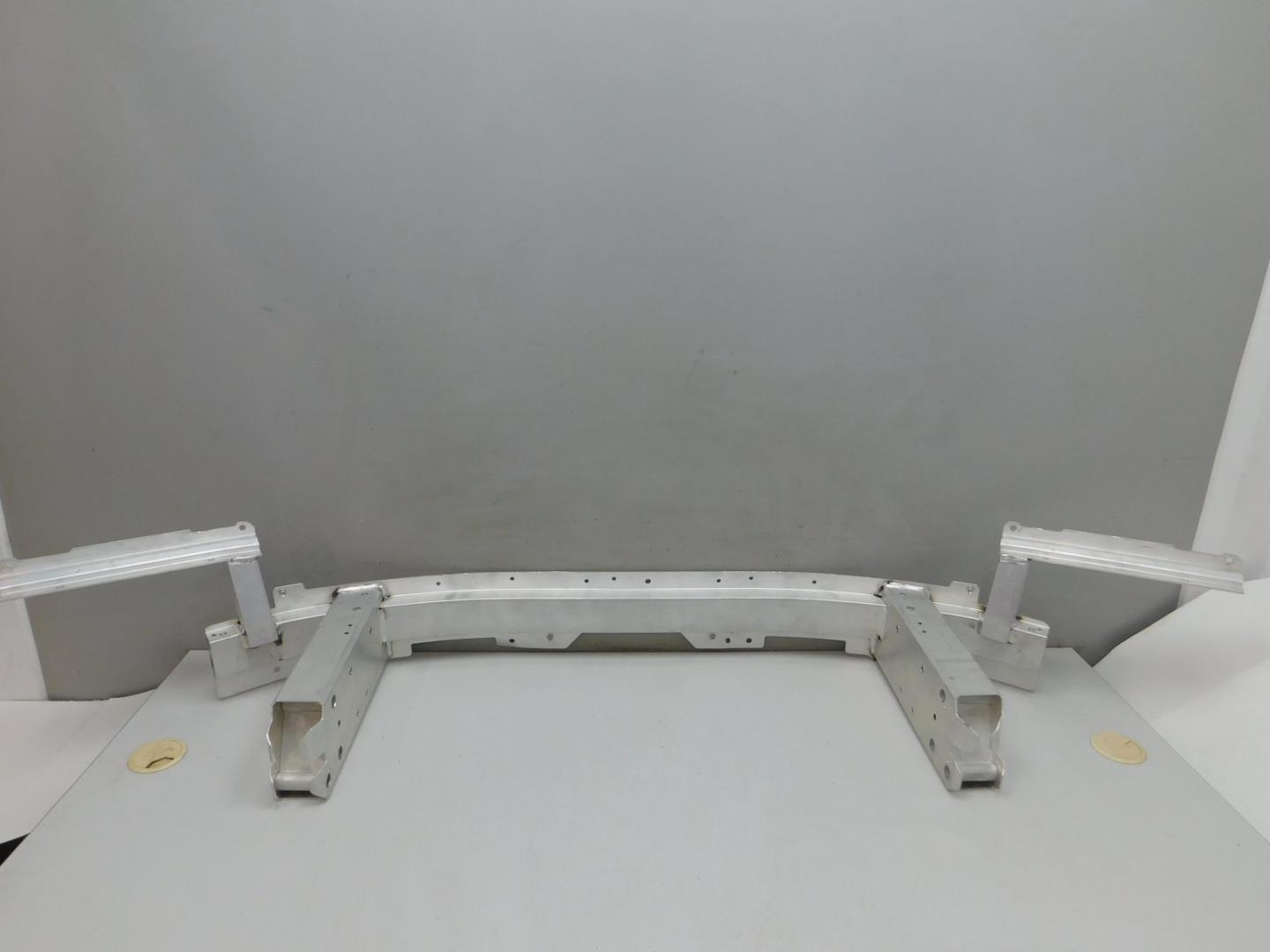 Усилитель переднего бампера