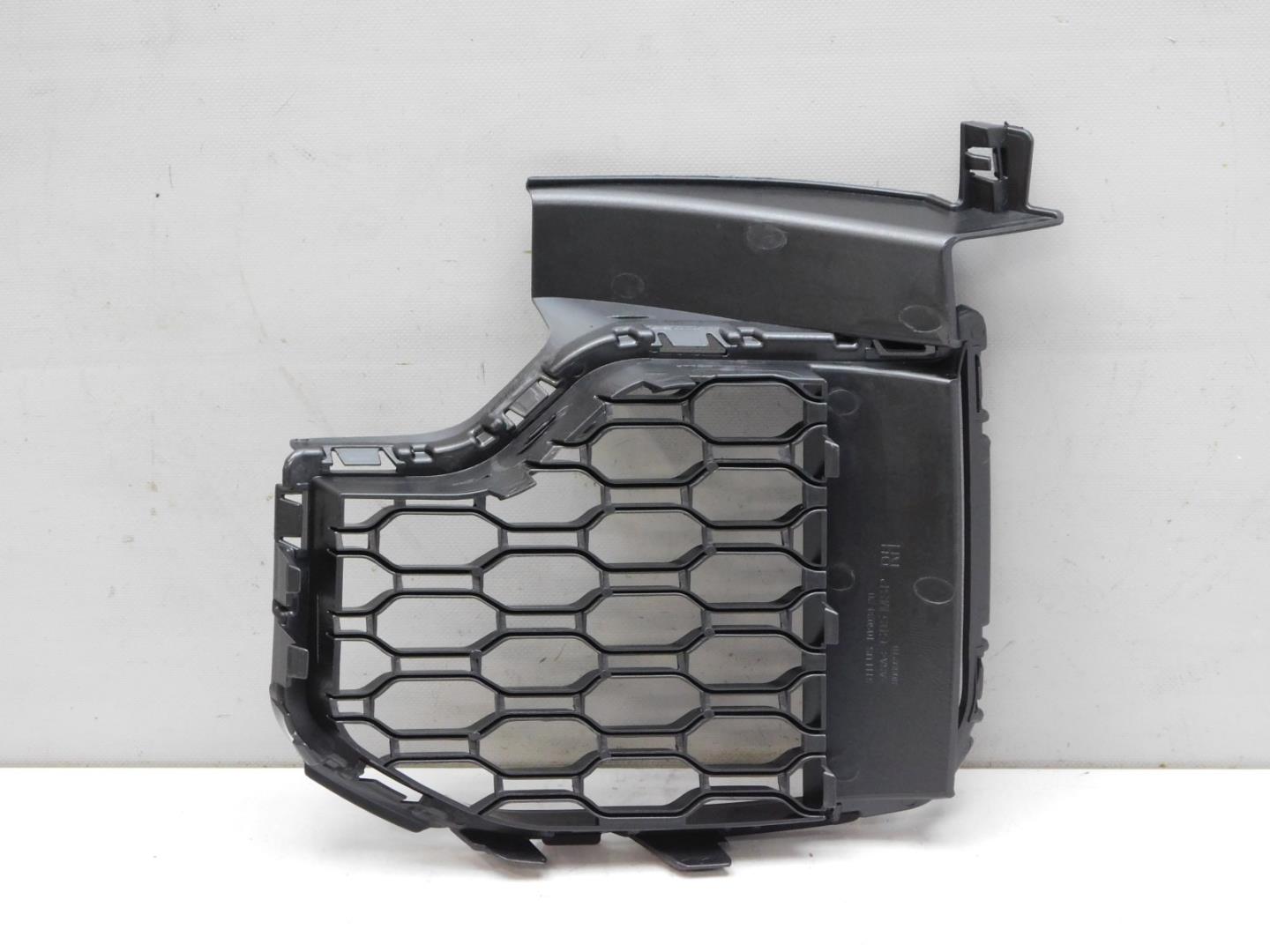 Решетка в бампер правая