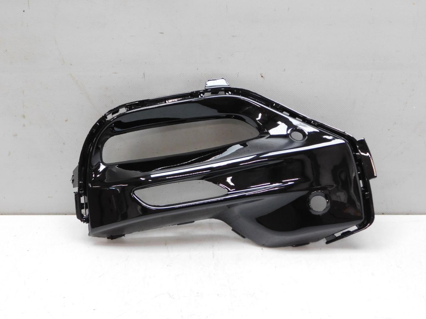 Решетка в бампер правая