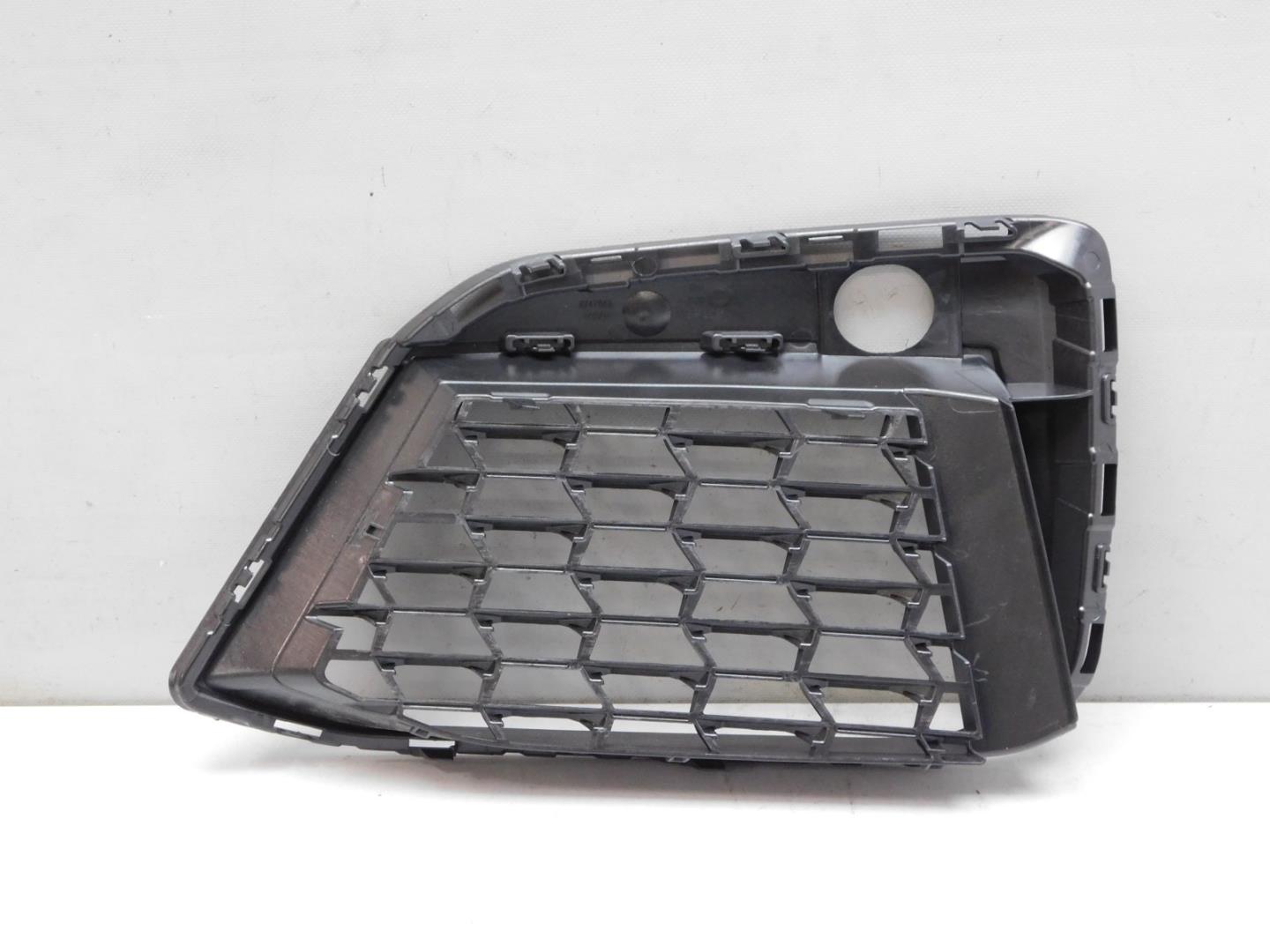 Решетка в бампер правая