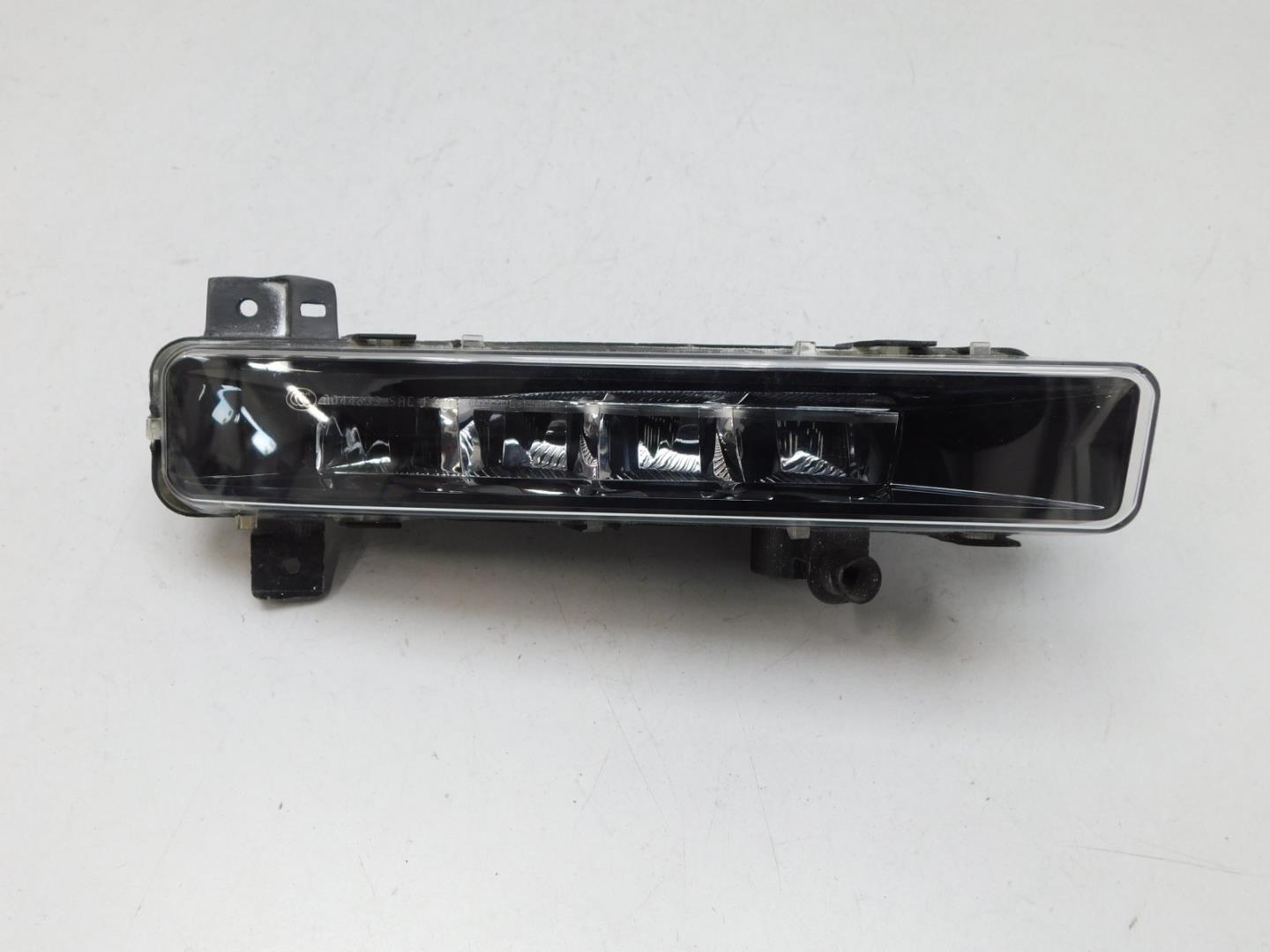 Фара противотуманная правая