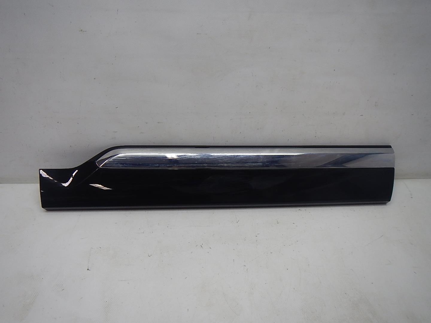 Накладка двери задней правой