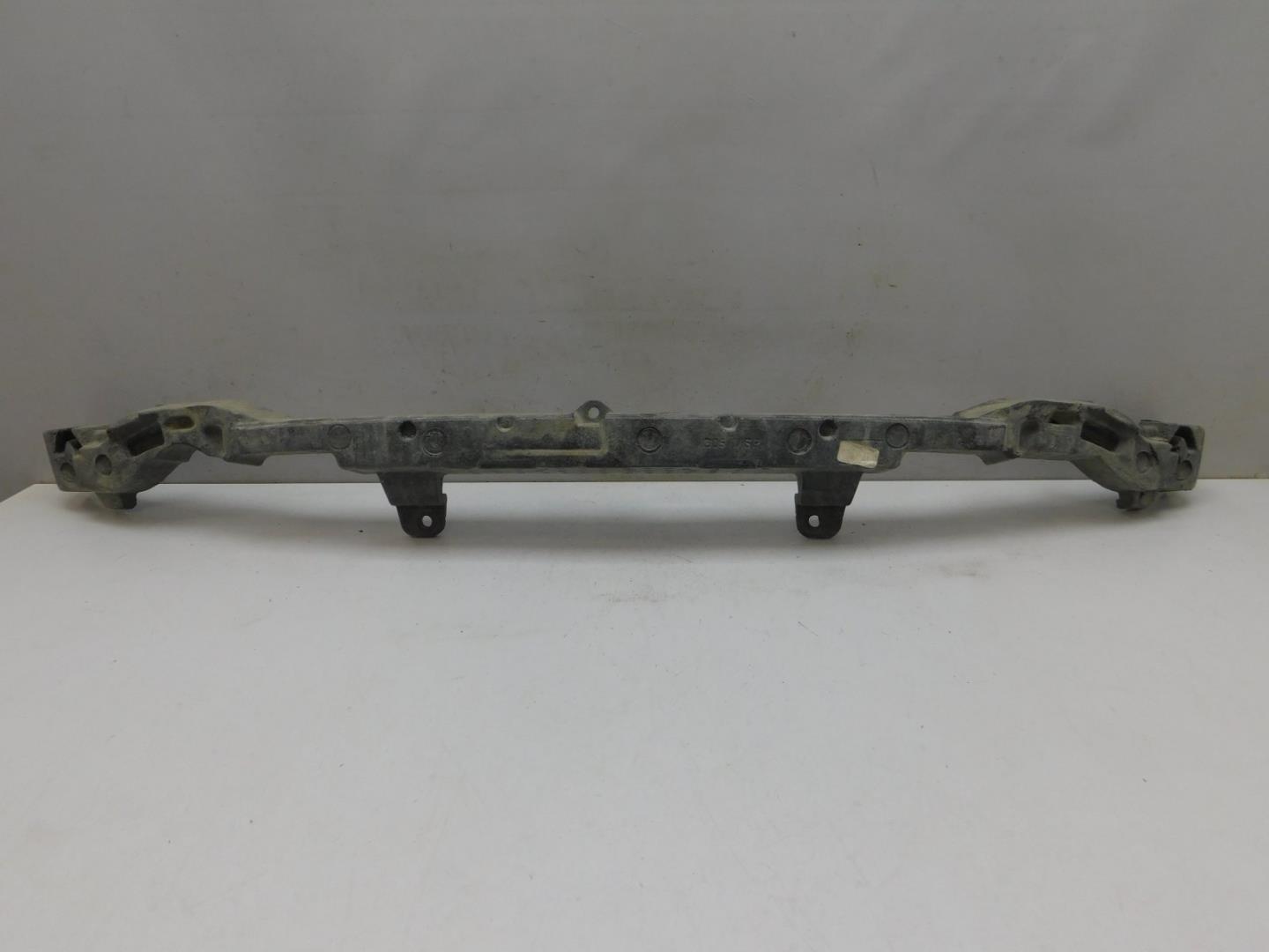 Усилитель переднего бампера