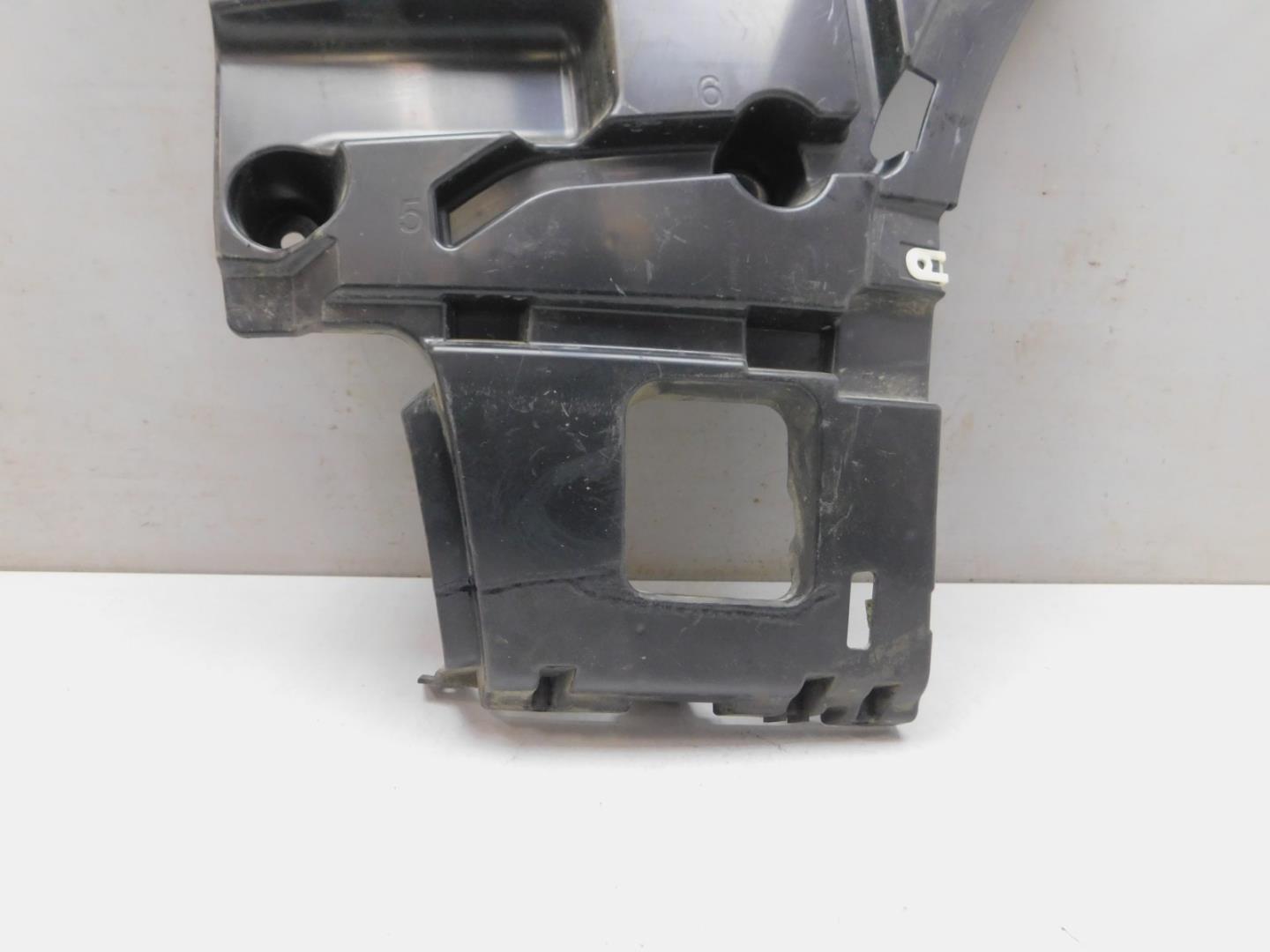 Кронштейн заднего бампера