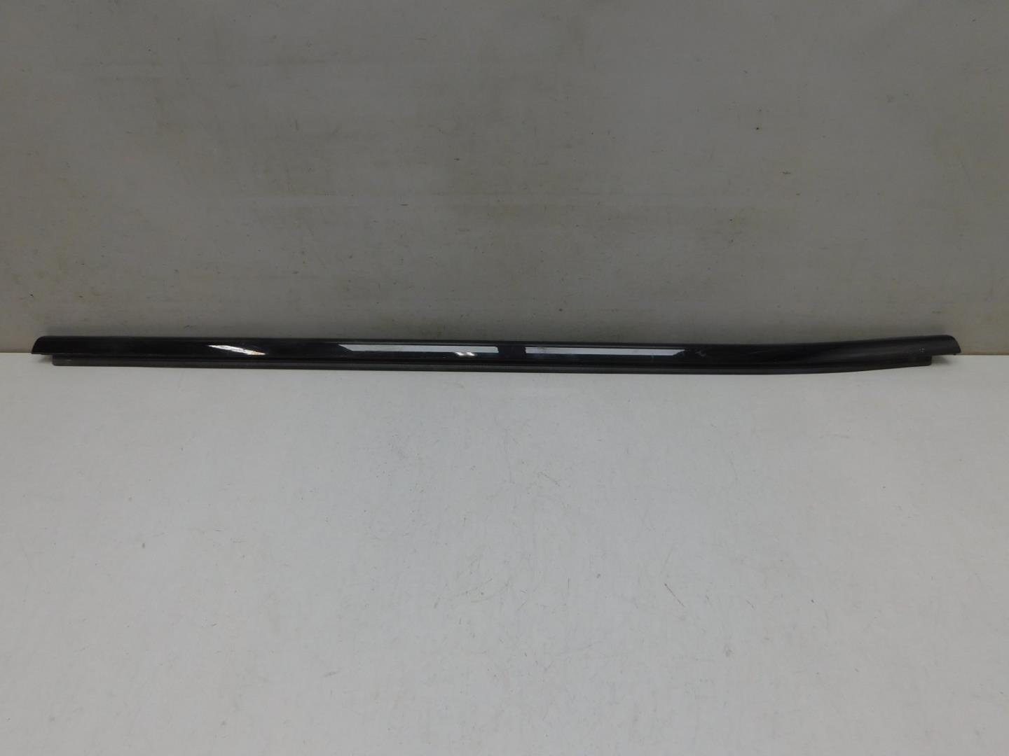 Накладка двери задней левой