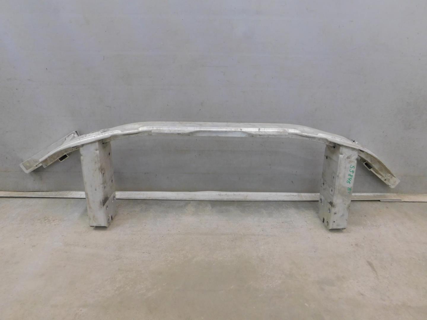 Усилитель переднего бампера