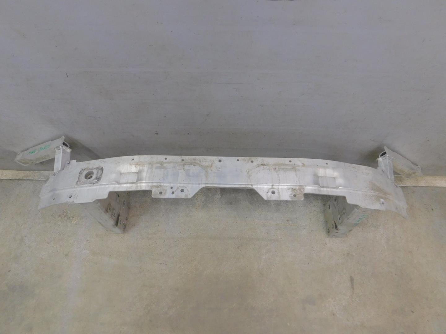 Усилитель переднего бампера