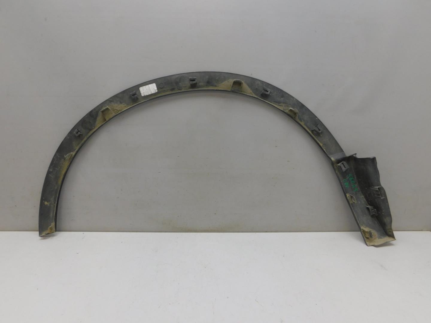 Накладка переднего крыла правого