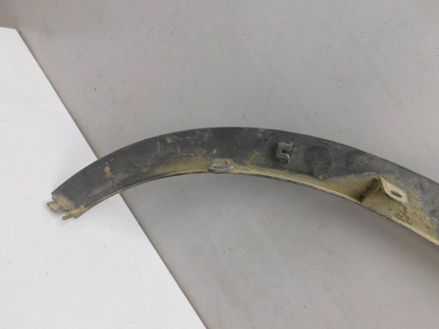 Накладка переднего крыла правого