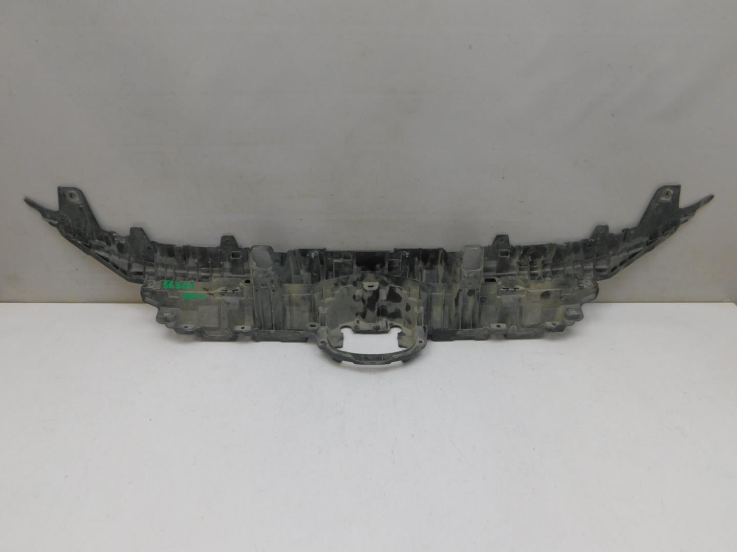 Кронштейн решетки радиатора