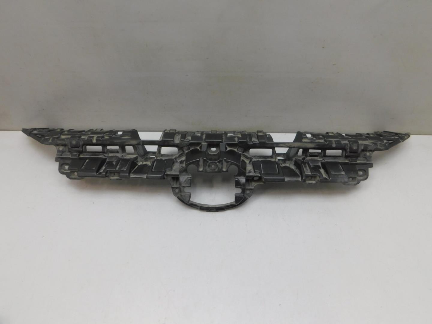 Кронштейн решетки радиатора