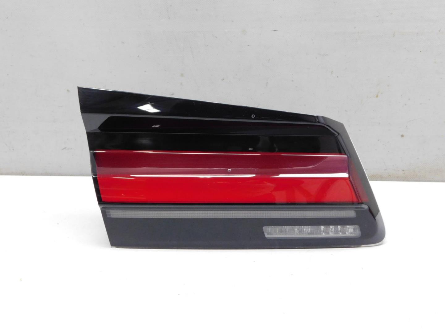 Фонарь задний внутренний левый