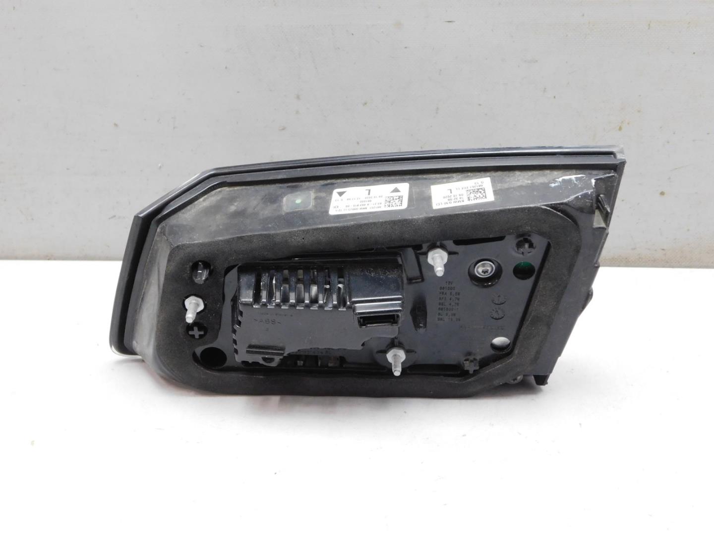 Фонарь задний внутренний левый