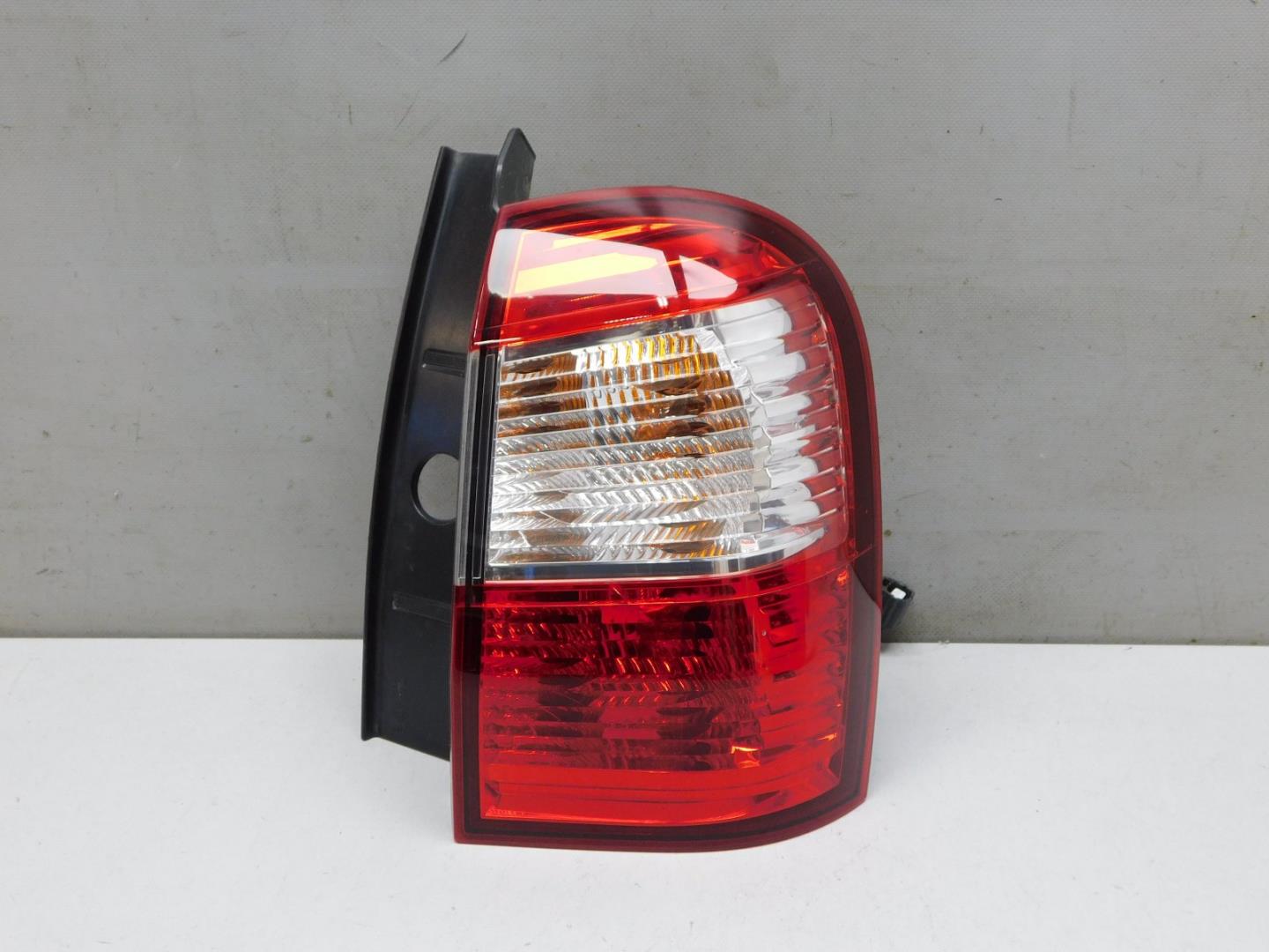 Фонарь задний наружный правый